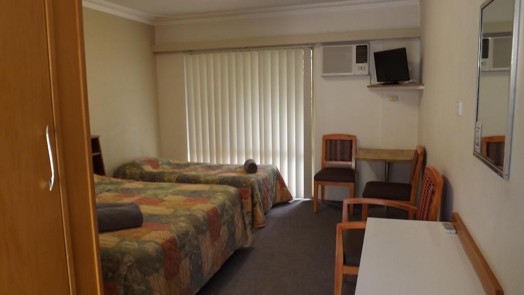 Collie Motel Room photo